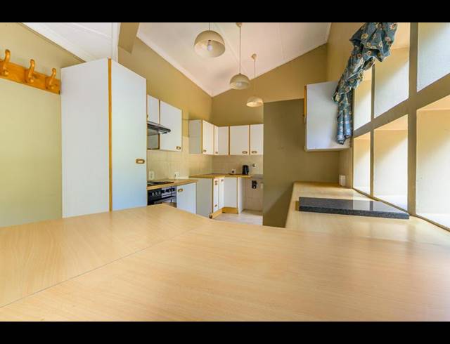 5 BEDROOM HOUSE FOR SALE IN WORLD'S VIEW